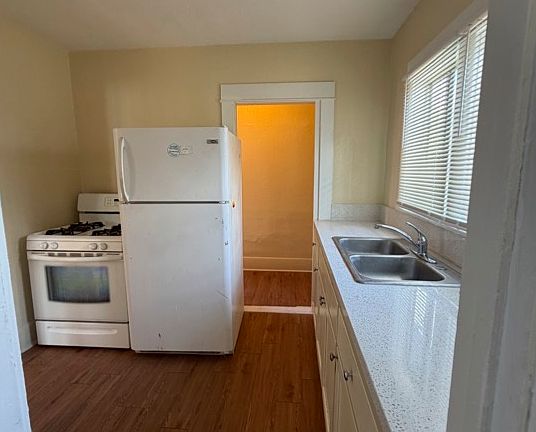 2nd image of 728 W 50th St