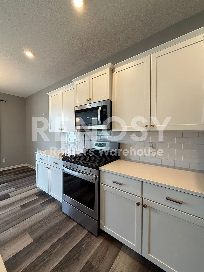 Available October 10/16 3 Bedroom 2.5 Bath — Photo 3