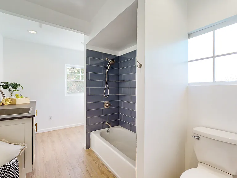 713 N Broadway St — Photo 26