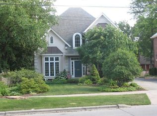 465 Hill Ave, Glen Ellyn, IL 60137