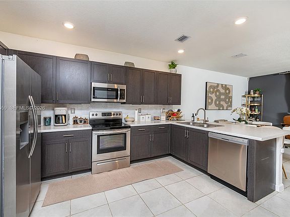 4th image of 1116 SE 26th Ter