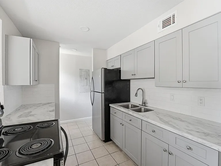 5667 Birchmont Dr #F — Photo 7