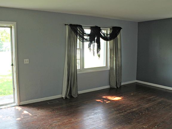 5th image of 1840 Woodbury Hwy