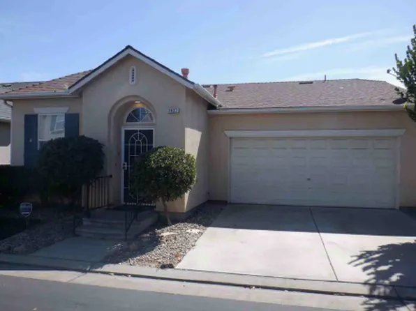 3627 W Persimmon Ln, Fresno, CA 93711