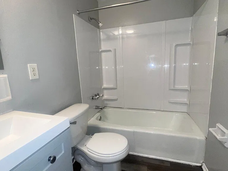 2nd Floor Full Bath