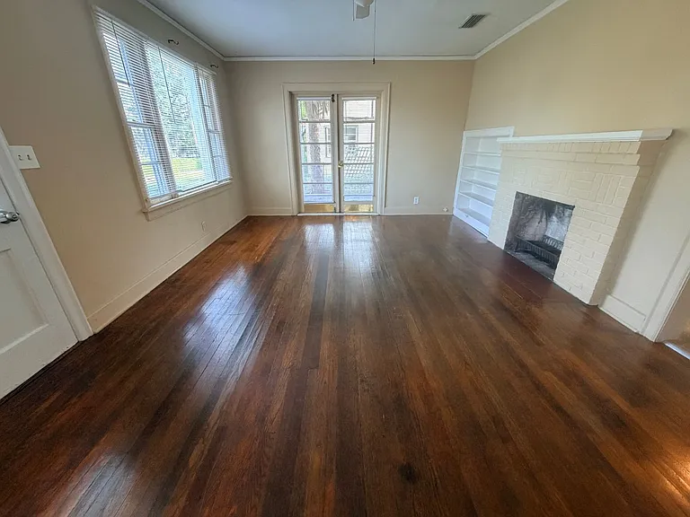 1211 N Oak St — Photo 7