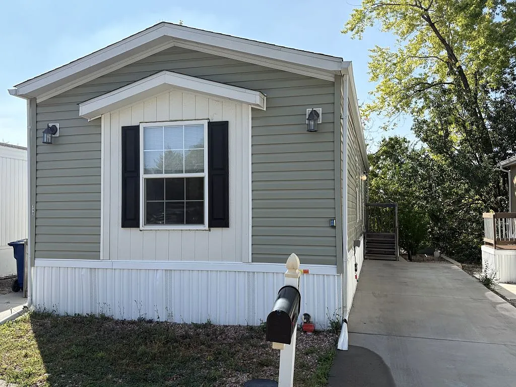 2 bed, 2.0 bath, 896 sqft, $1,598 — Photo 1