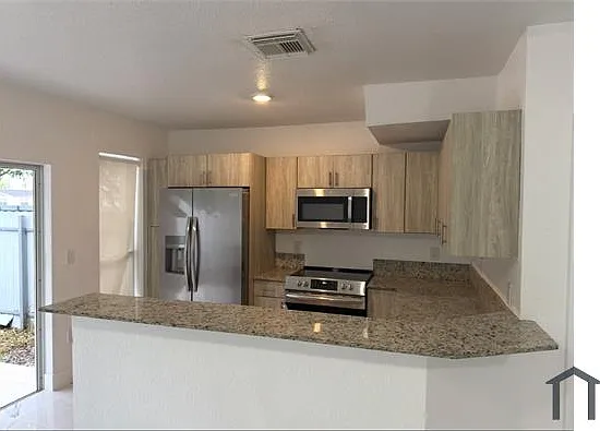 689 NW 6th St — Photo 12