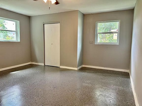 4th image of 212 Fleming Ave #C