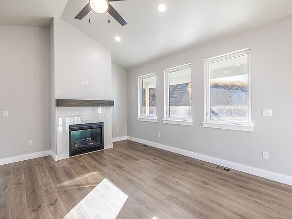 Living Opt. Gas Fireplace