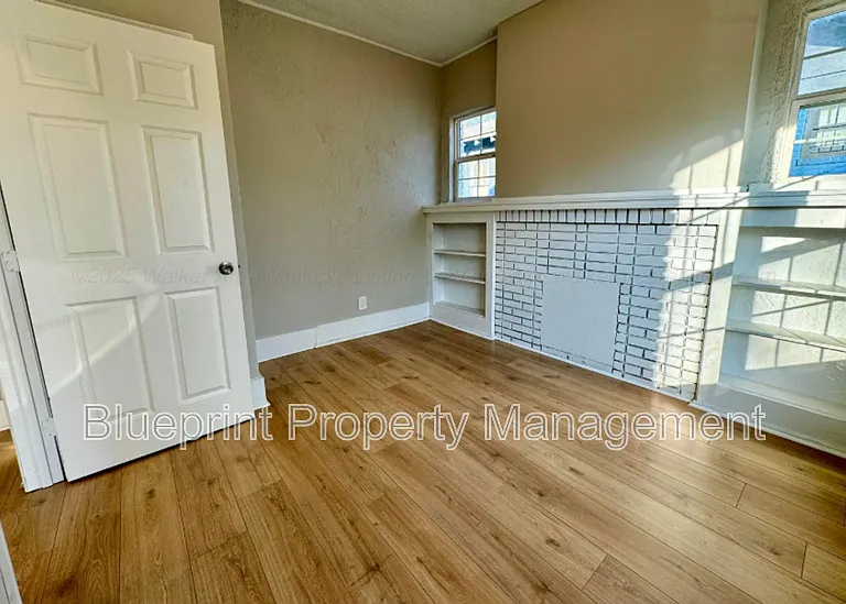 1532 Bay Ave SW — Photo 2