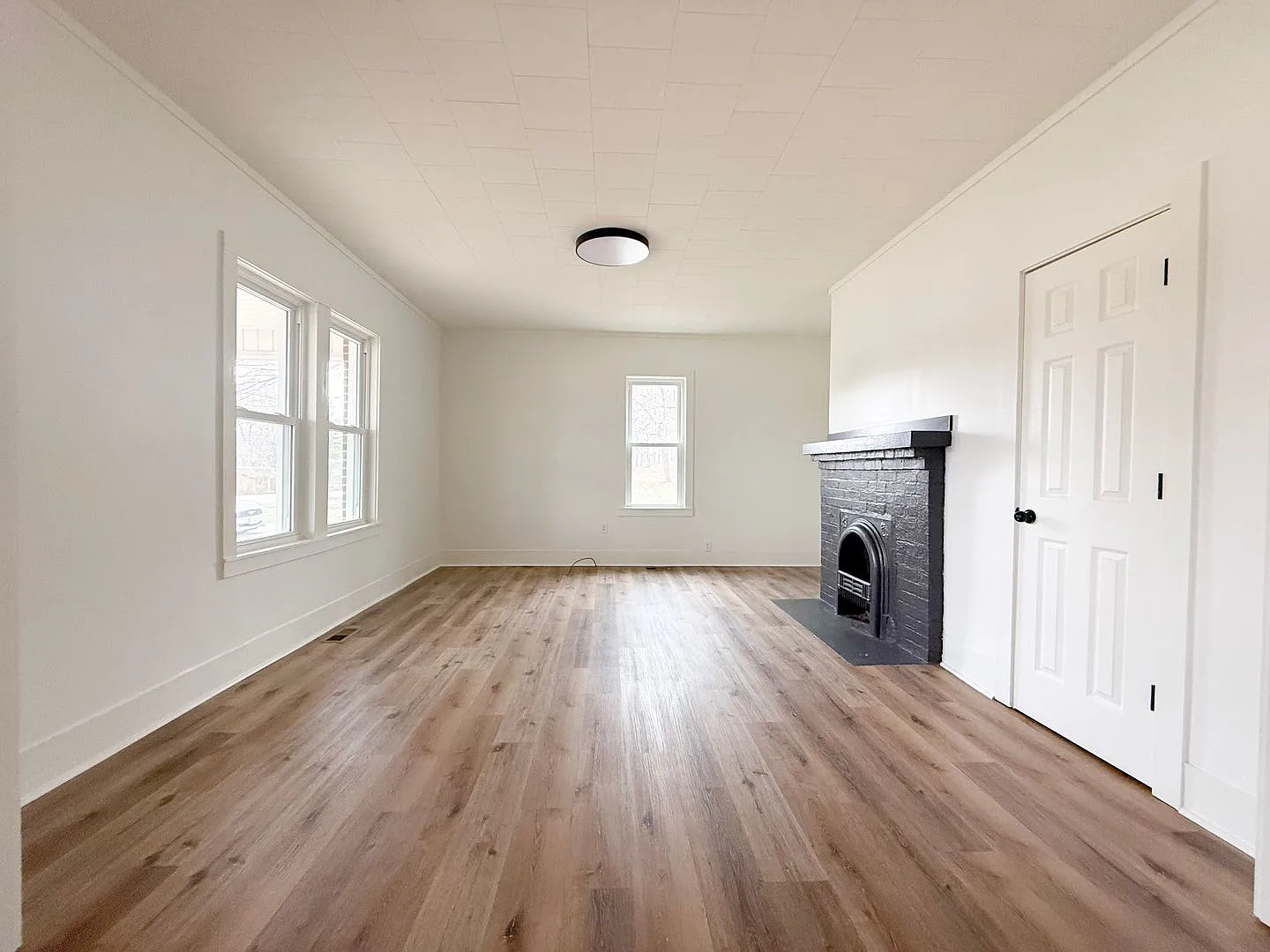 Spacious 3-Bedroom Home with Full Basement and Modern Updates in Sparta — Photo 3
