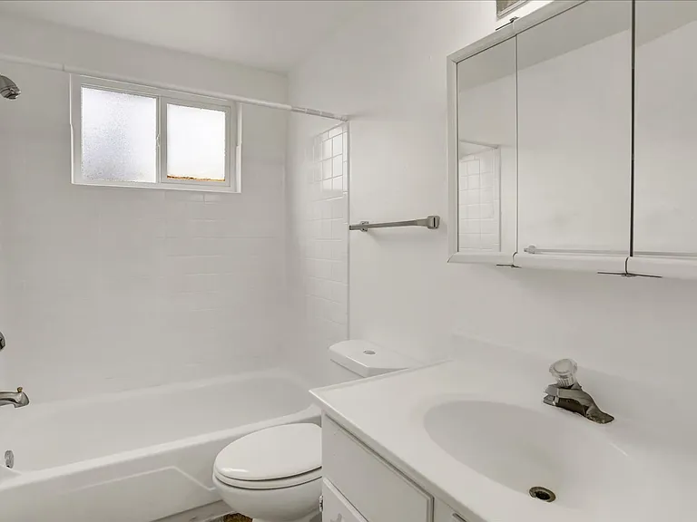 Section 8 Approved! Great location close to the city! — Photo 14