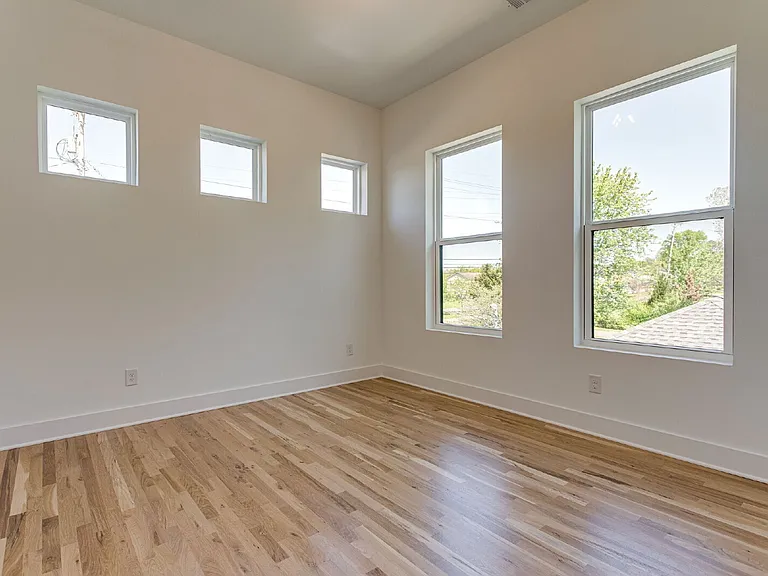303 Riverside Dr #B — Photo 43