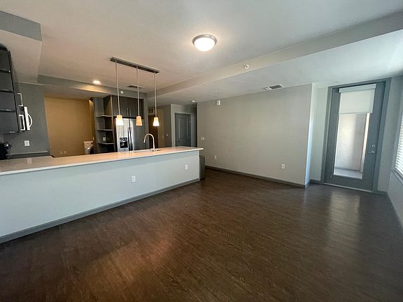 2nd image of 555 Park Ave W #A-101