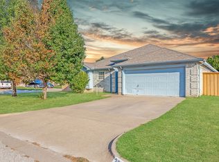 2811 Monthaven Dr, Arlington, TX 76001