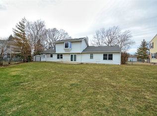 10947 Liberty Grove Dr, Willow Springs, IL 60480