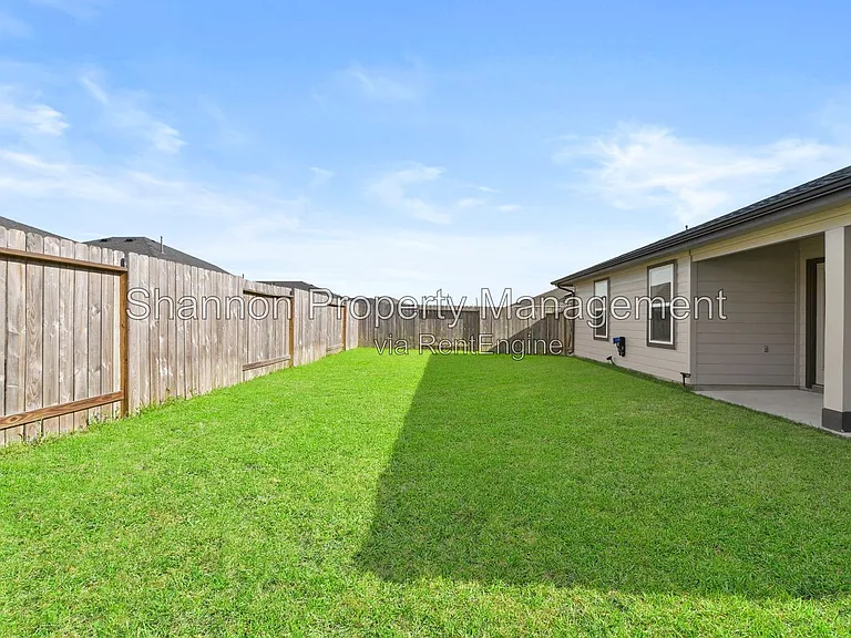 7915 Murciana Dr — Photo 31