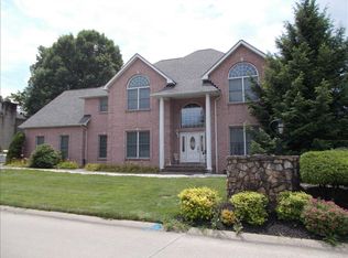 2 Southbrooke Dr, Hurricane, WV 25526