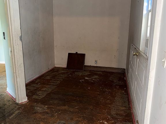 5th image of 503 E Ridgewood Dr