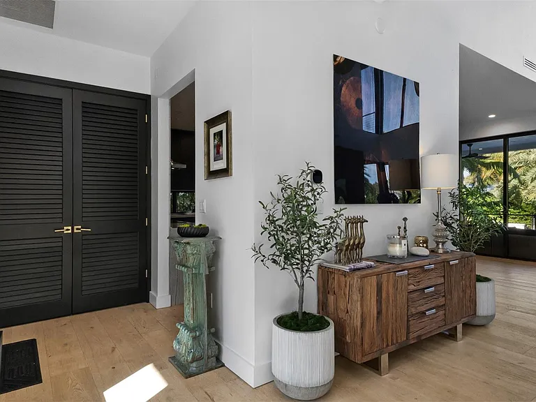 823 Ponce De Leon Dr — Photo 17
