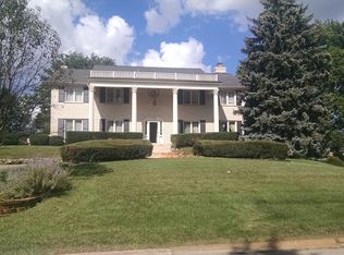 12 Hampton Dr, Oak Brook, IL