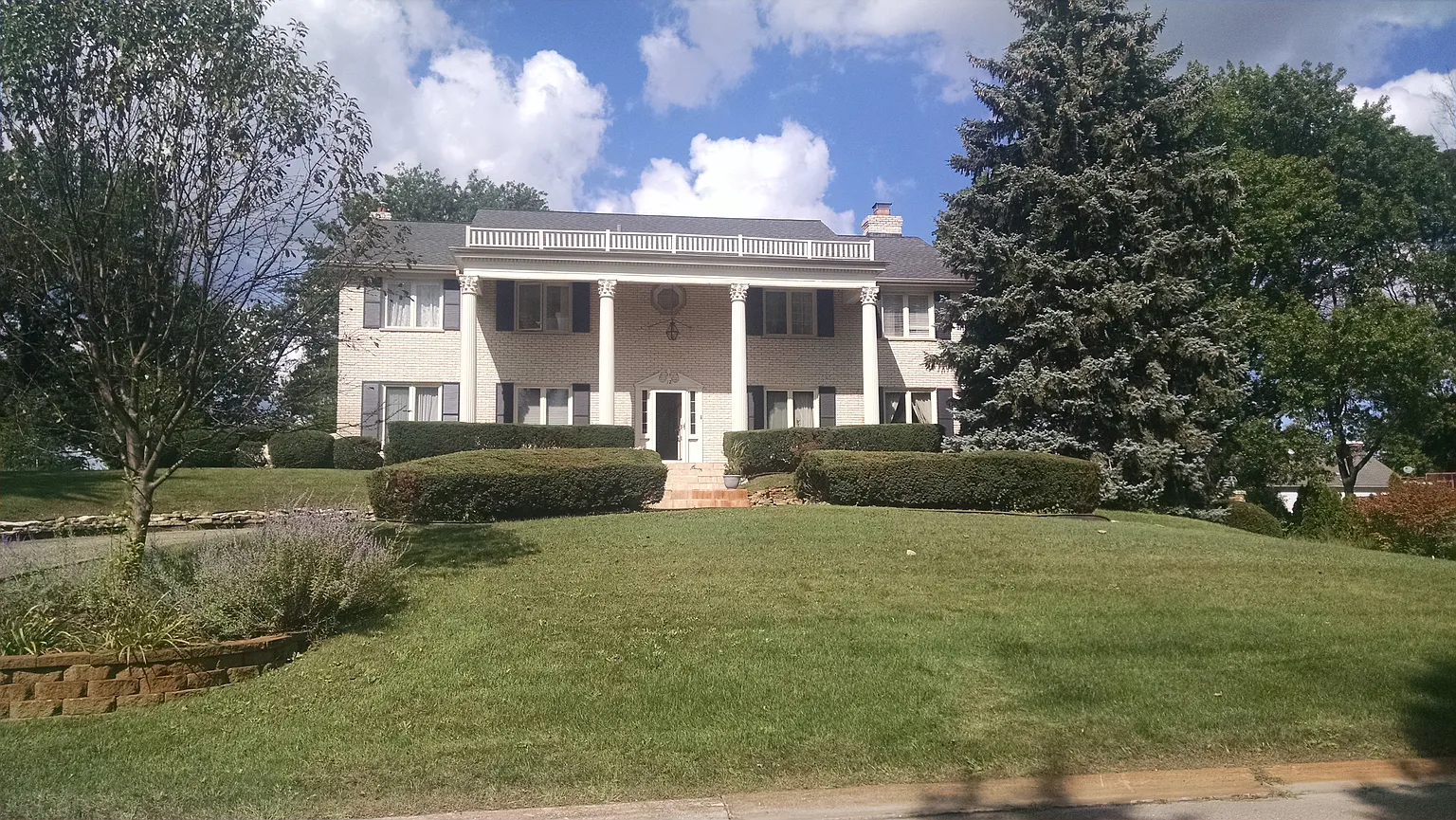 12 Hampton Dr photo 1