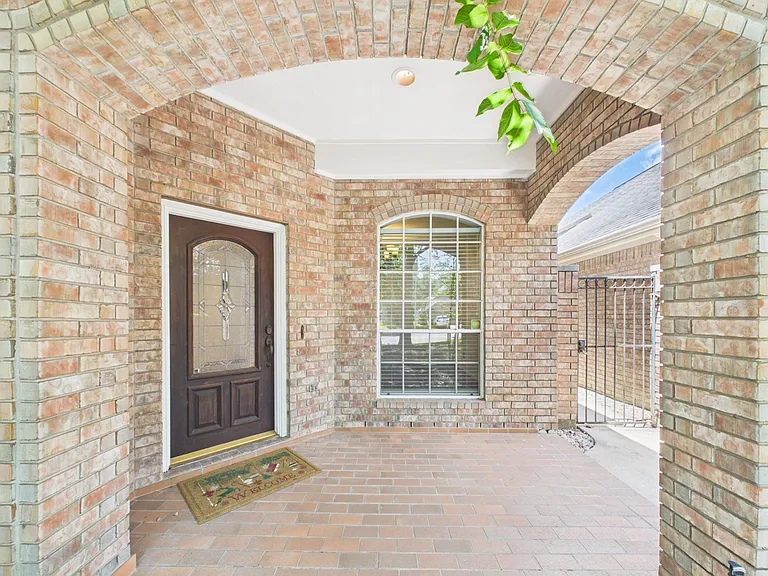 5407 Lake Place Dr — Photo 2