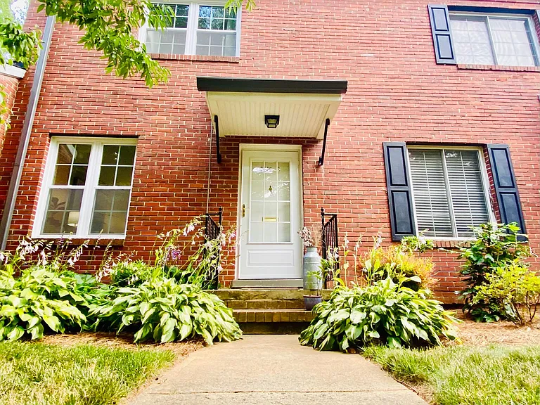 2548 E Greenbrier Rd #G — Photo 11