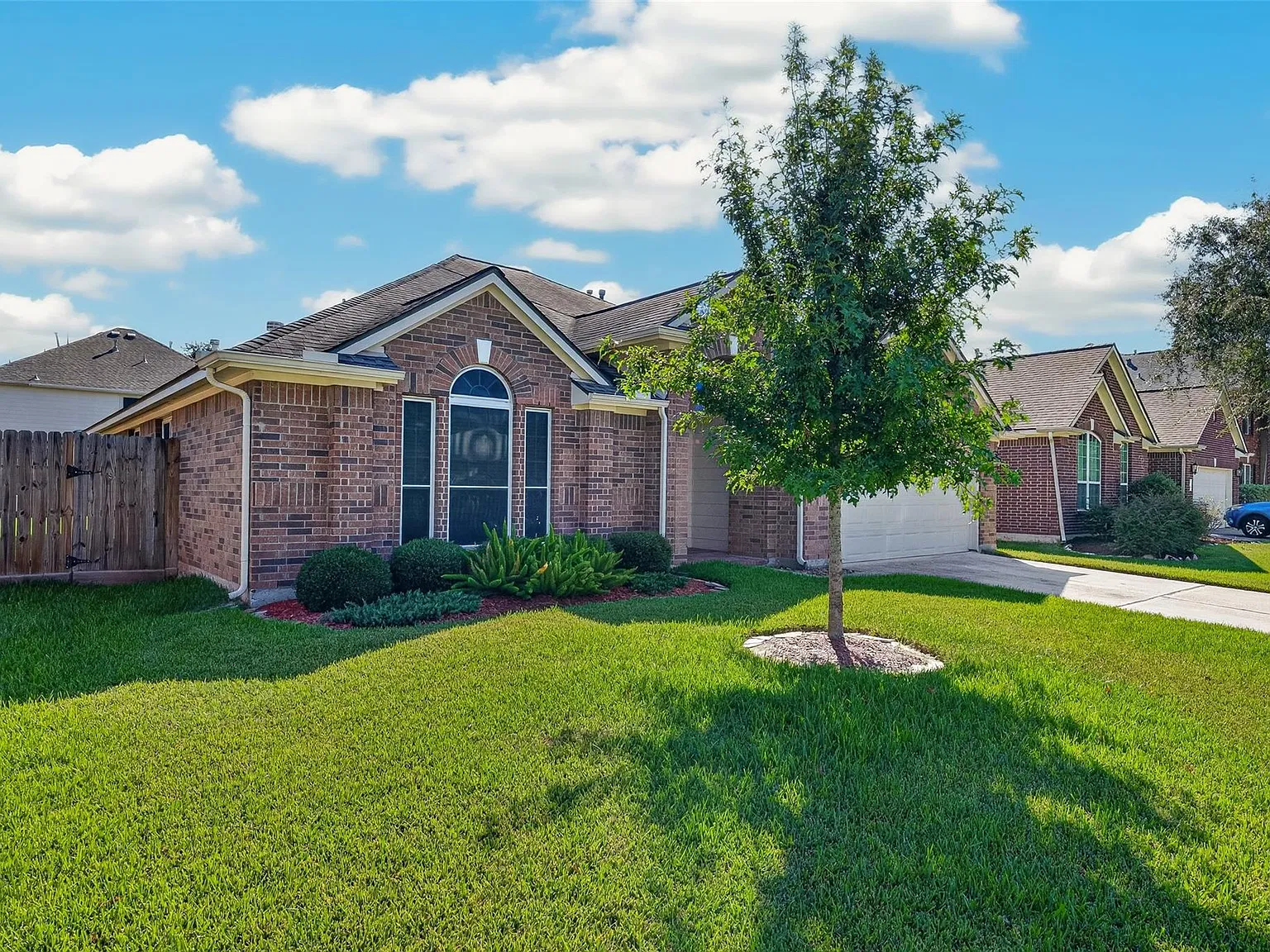 4 bed, 2.0 bath, 2164 sqft, $2,350 — Photo 4