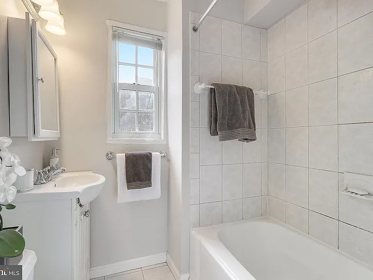 1718 W Abingdon Dr #202 — Photo 18