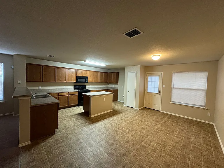 4642 Elm Point Dr — Photo 3