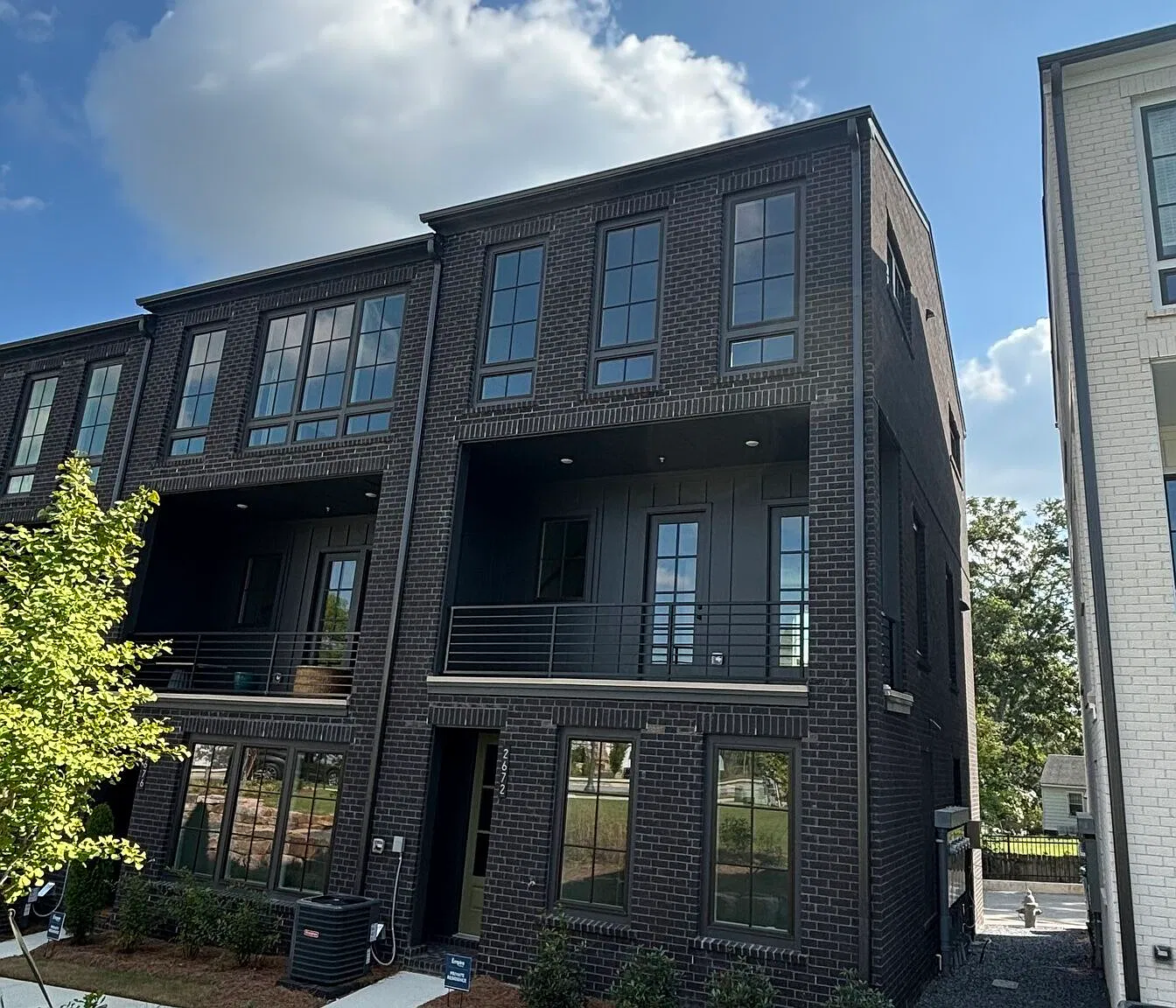 3 bed, 3.0 bath, $4,000 — Photo 1