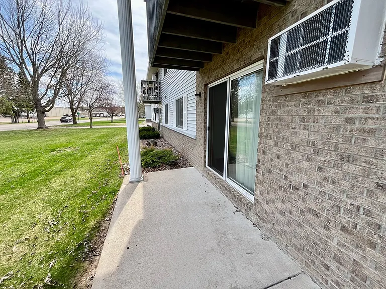 806 S State St — Photo 45