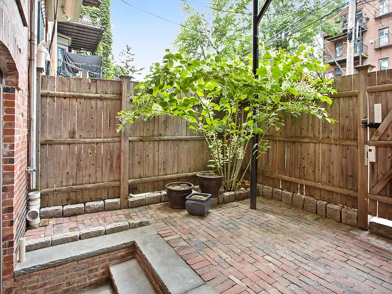 32 Concord Sq #1 — Photo 22