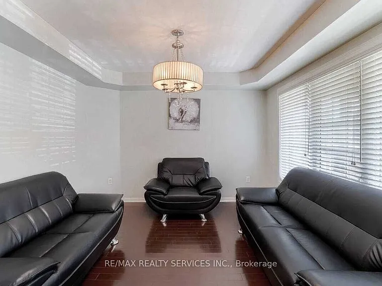 16 Ollie Ave — Photo 5