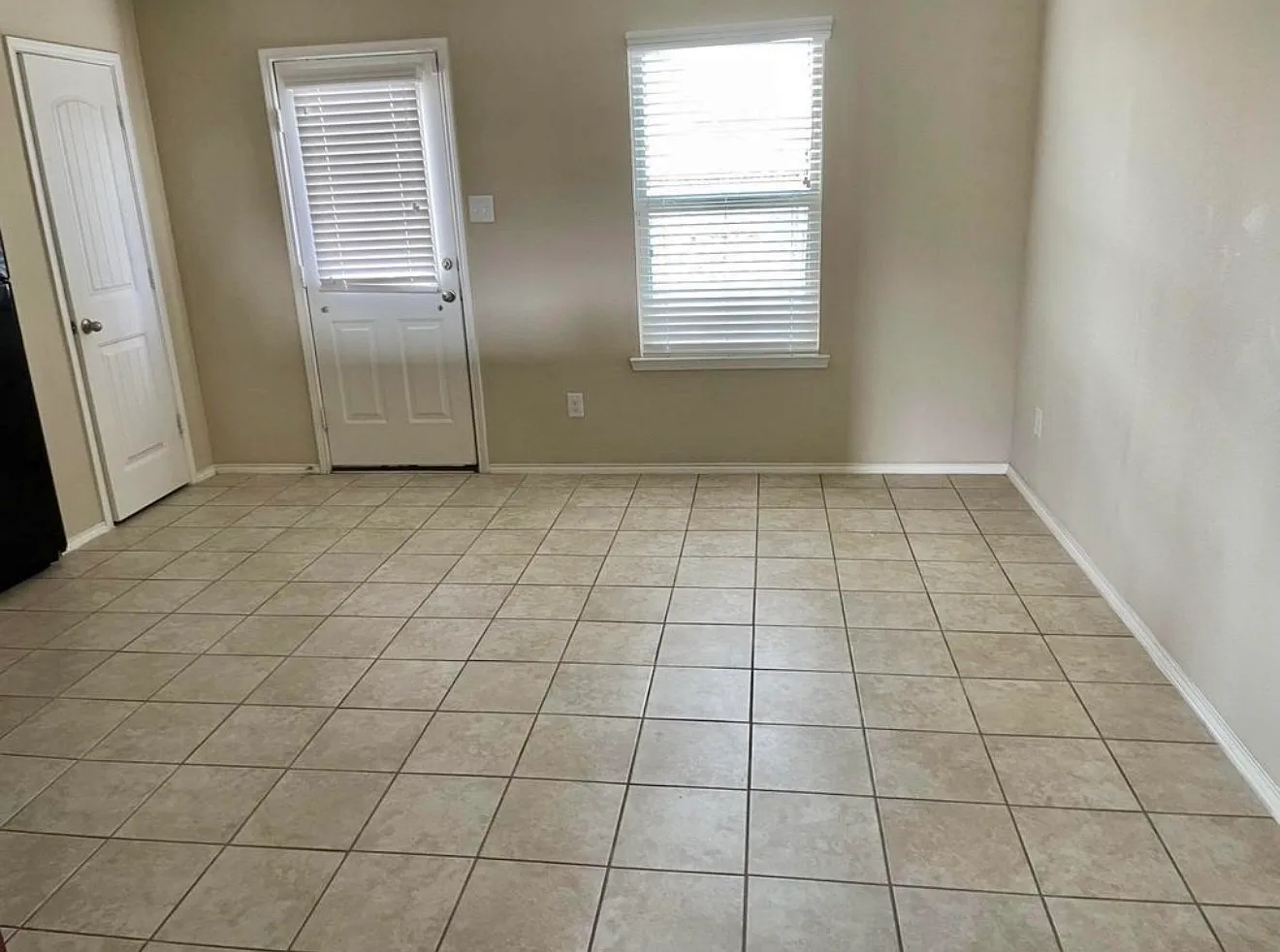 4 bed, 1645 sqft, $1,800 — Photo 2