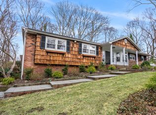 21 Whistler Hill Ln, Huntington, NY 11743