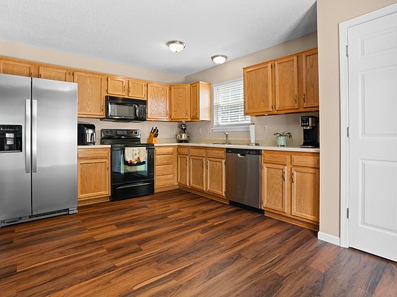 3rd image of 5504 Wood Hollow Dr