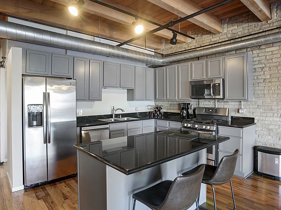 3rd image of 2161 N California Ave APT 206