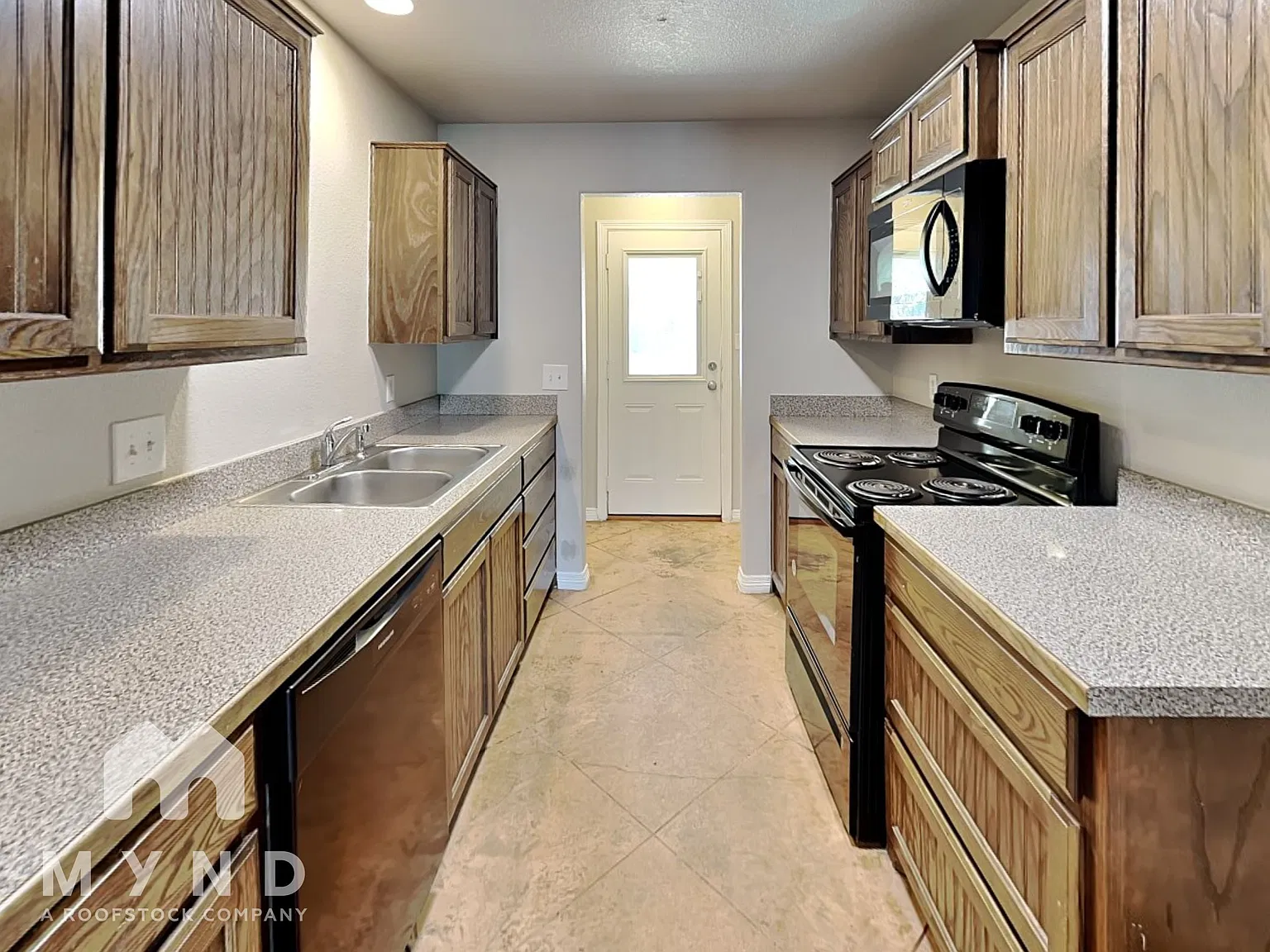 2 bed, 2.0 bath, 924 sqft, $1,299 — Photo 2