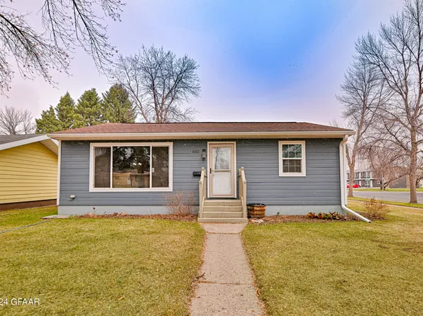 802 19th St NW, East Grand Forks, MN 56721