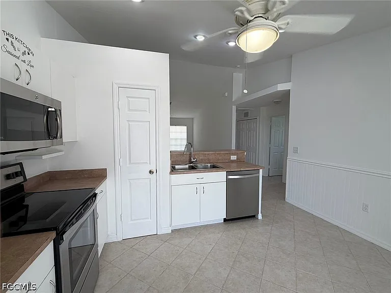 1424 NE 13th Pl — Photo 11