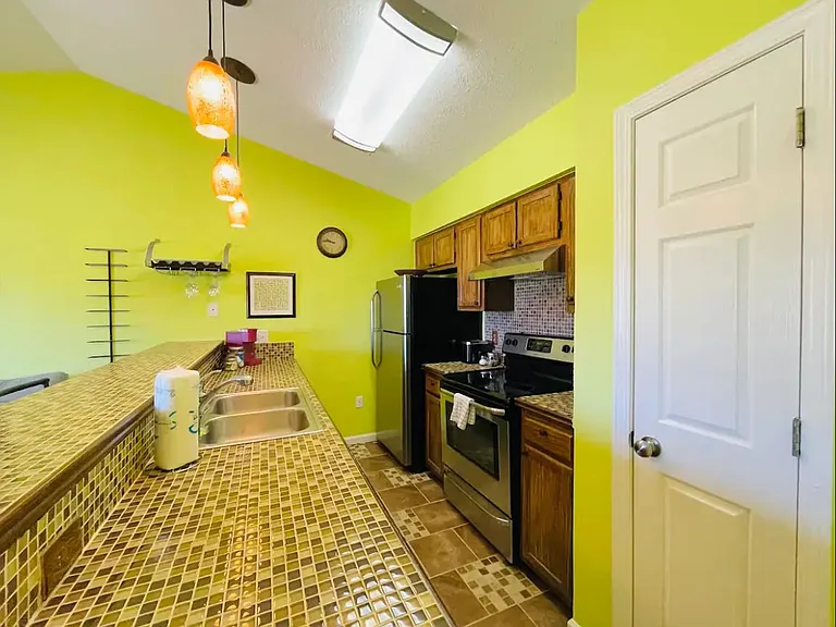 581 Blue River Ct #H — Photo 6