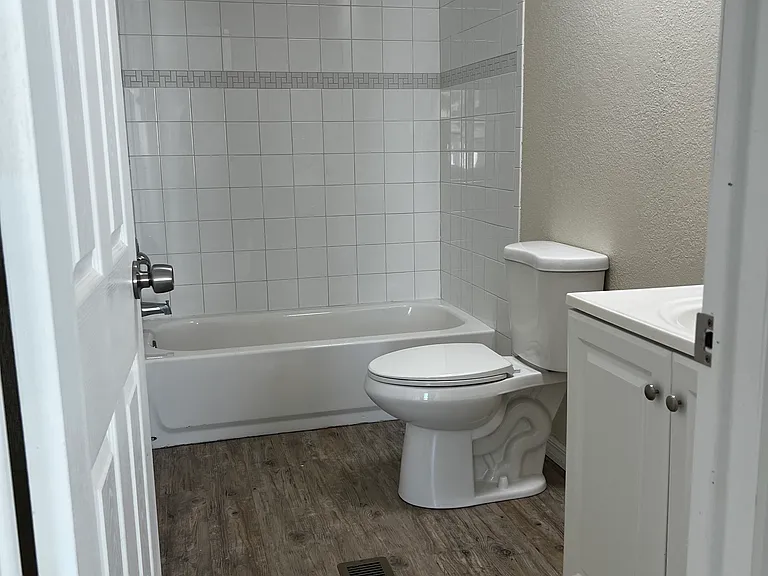 652 Lake Placid Pl — Photo 8