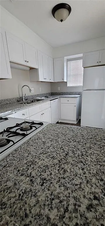 2 bed, 2.5 bath, $1,500 — Photo 4