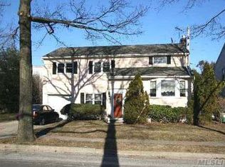 63 Grove St, Garden City, NY 11530