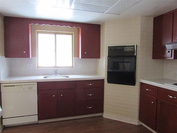 2nd image of 208 Warren St