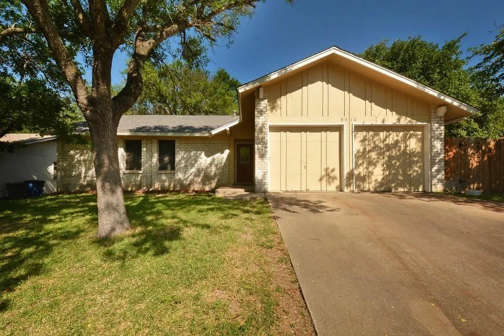 3 bed, 2.0 bath, 1348 sqft, $1,895 — Photo 1