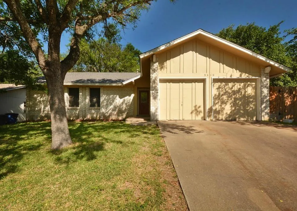 9410 E Meadow Vale